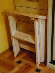 Taboret składany drewniany