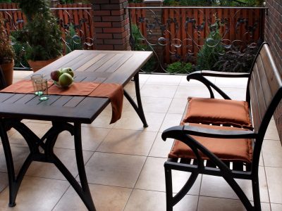 stolik i ławki ogrodowe drewniane